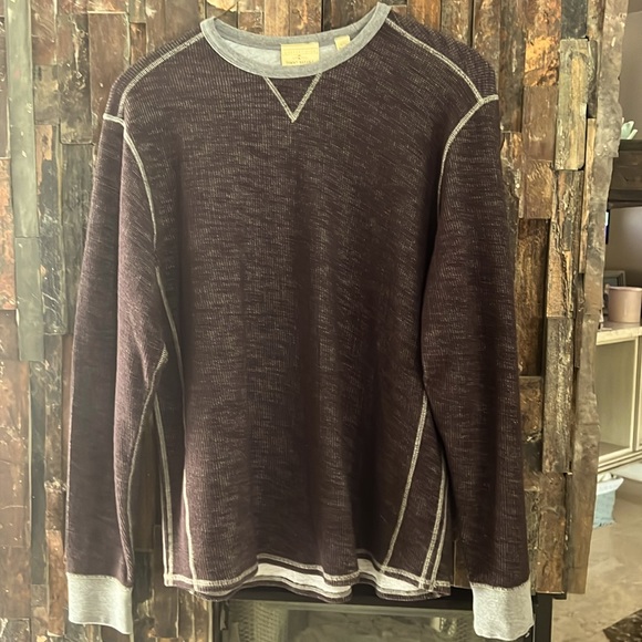 Very gently worn Tommy Bahama Thermal XL - Picture 1 of 3